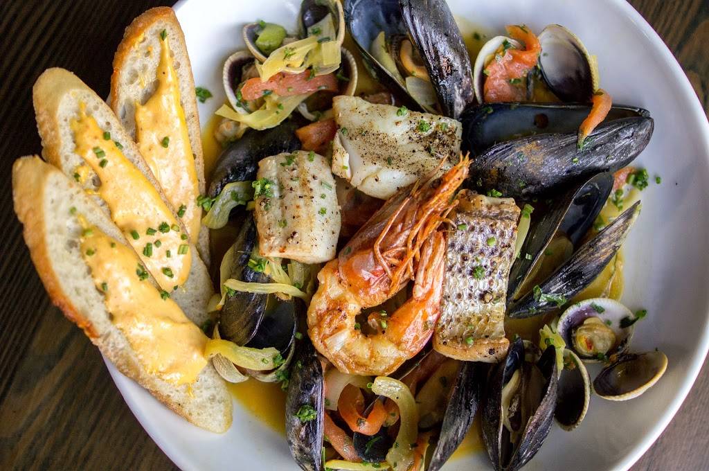 Jerrys Bar | restaurant | 129 W Laurel St, Philadelphia, PA 19123, USA | 2672731632 OR +1 267-273-1632