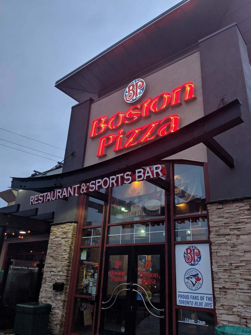 Boston Pizza | restaurant | 1563 Main St W, Hamilton, ON L8S 1E6, Canada | 9057771919 OR +1 905-777-1919