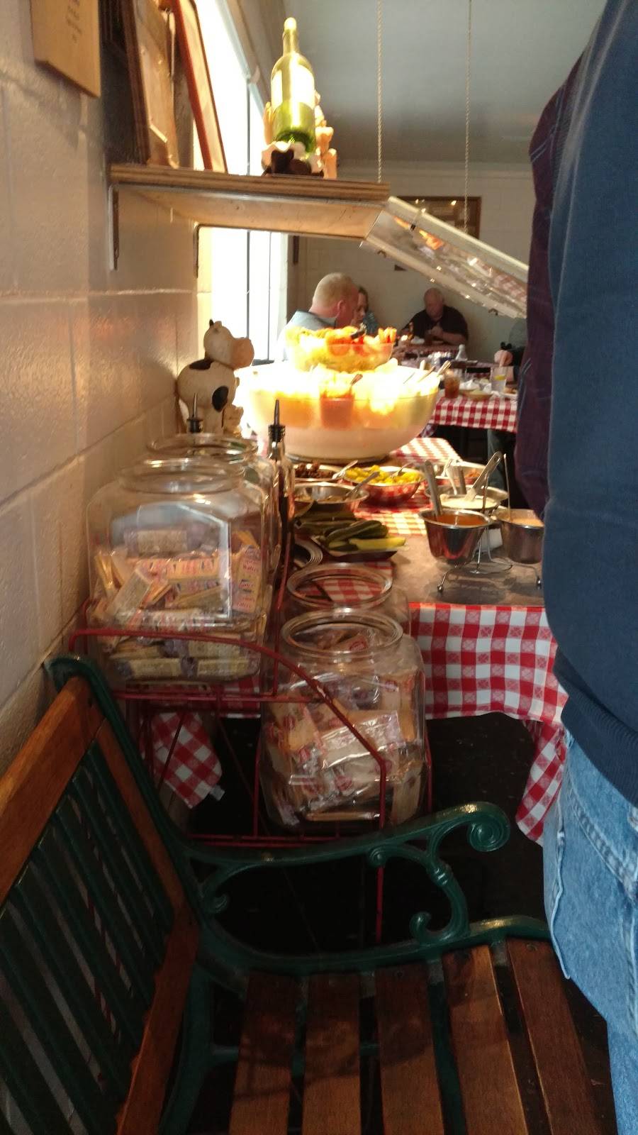 The Beefmastor Inn | restaurant | 2656 US-301, Wilson, NC 27893, USA | 2522377343 OR +1 252-237-7343