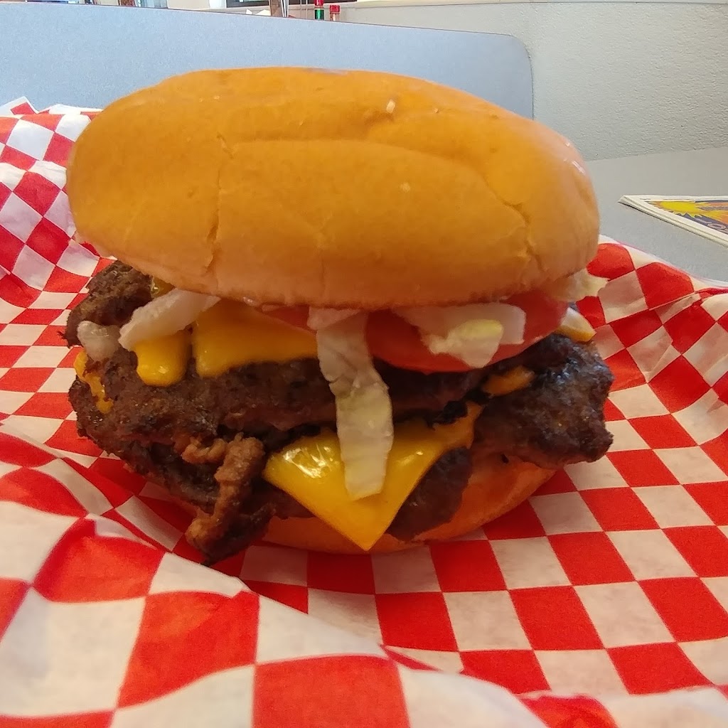 Cougar Den Restaurant | restaurant | 620 Signal Peak Rd, White Swan, WA 98952, USA | 5098742090 OR +1 509-874-2090