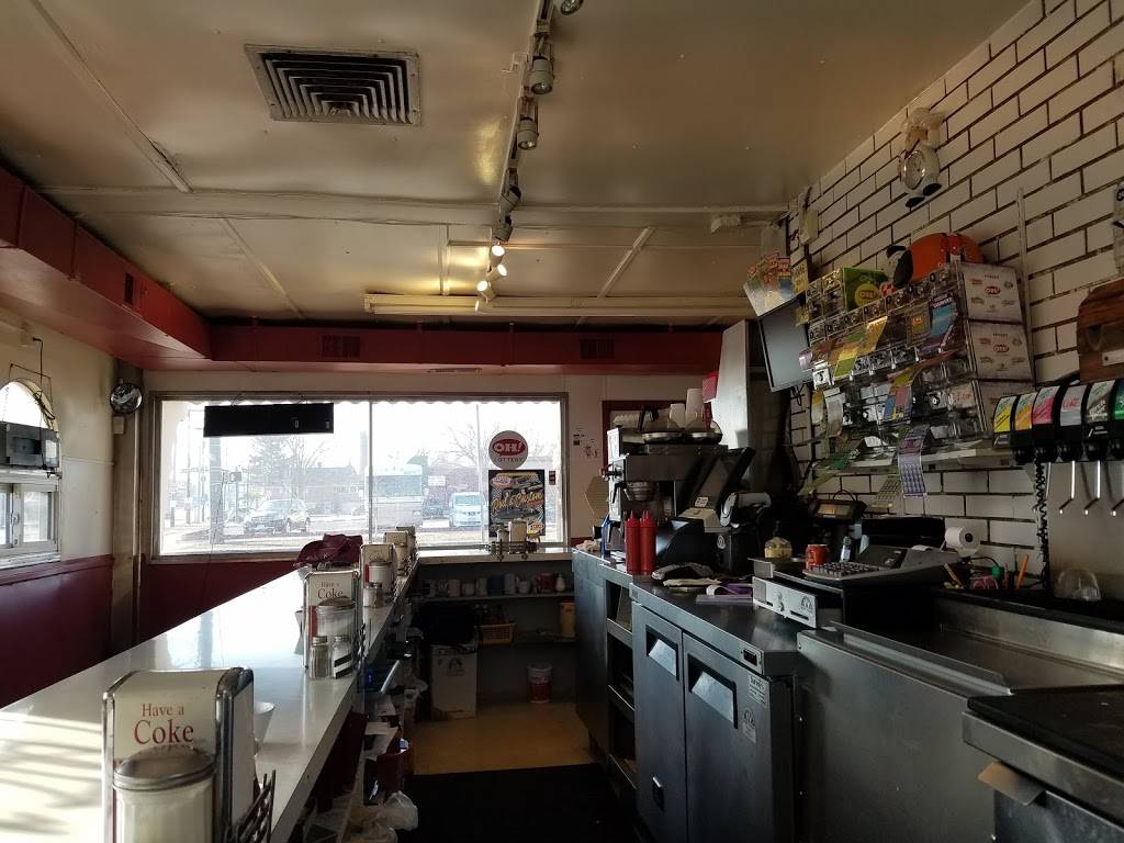 Charlie’s Dog House Diner | restaurant | 2102 Brookpark Rd, Cleveland, OH 44134, USA | 2166614873 OR +1 216-661-4873