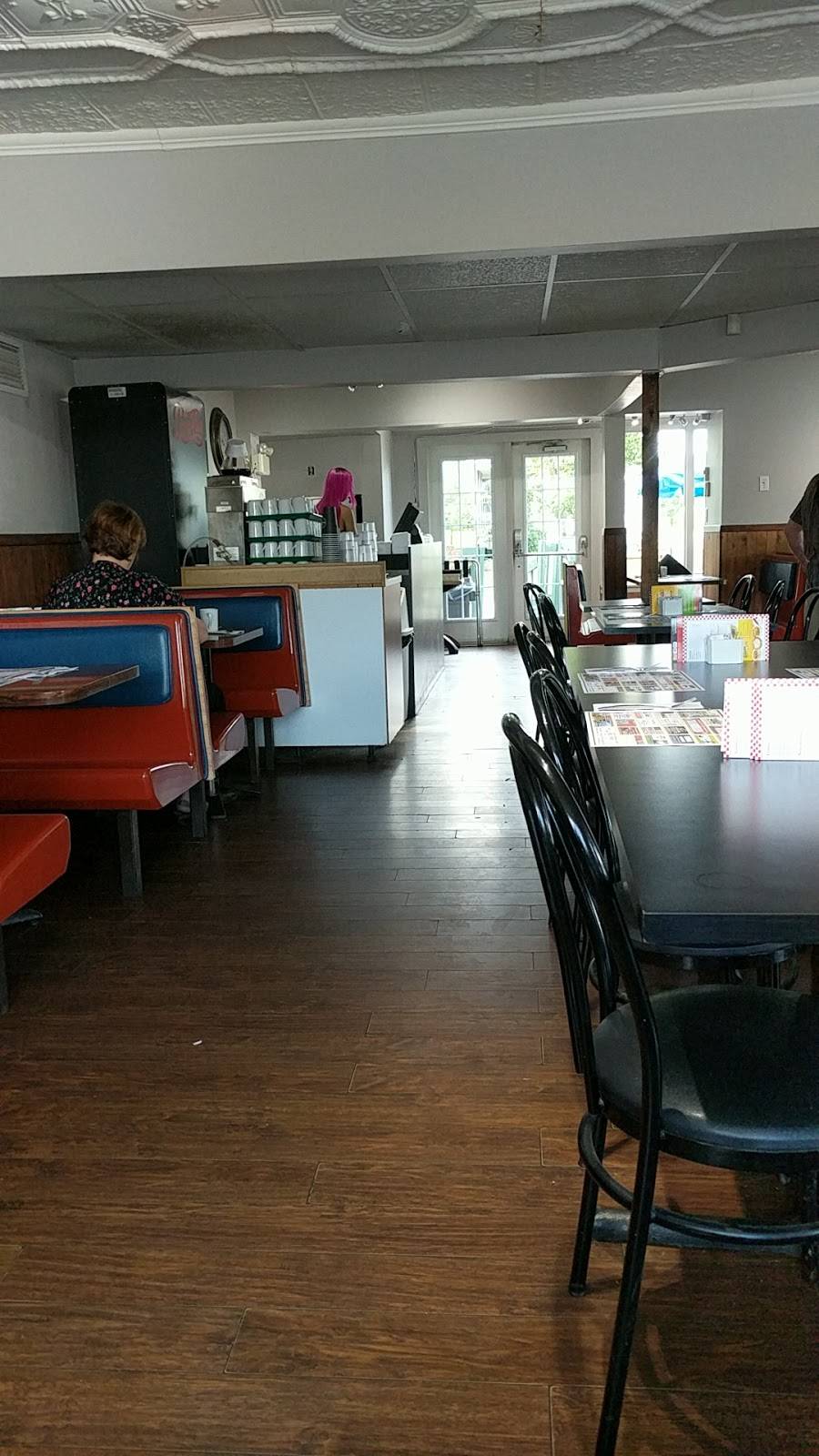 Cantine Chez Mario | restaurant | 1314 Rue Saint Joseph, Valcourt, QC J0E 2L0, Canada | 4505324419 OR +1 450-532-4419