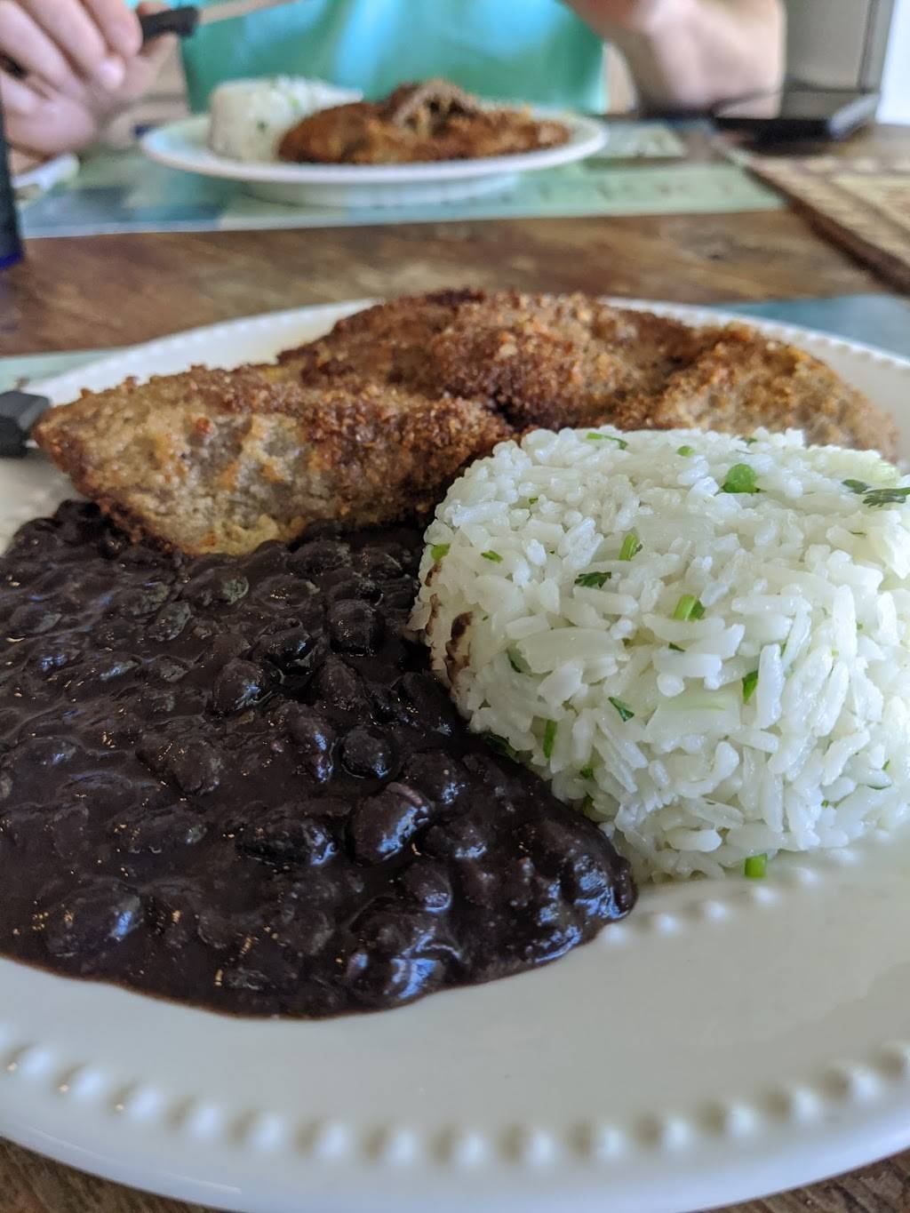 La pupusa queen | restaurant | 210 N Main Ave, Lake Placid, FL 33852, USA | 8636591445 OR +1 863-659-1445