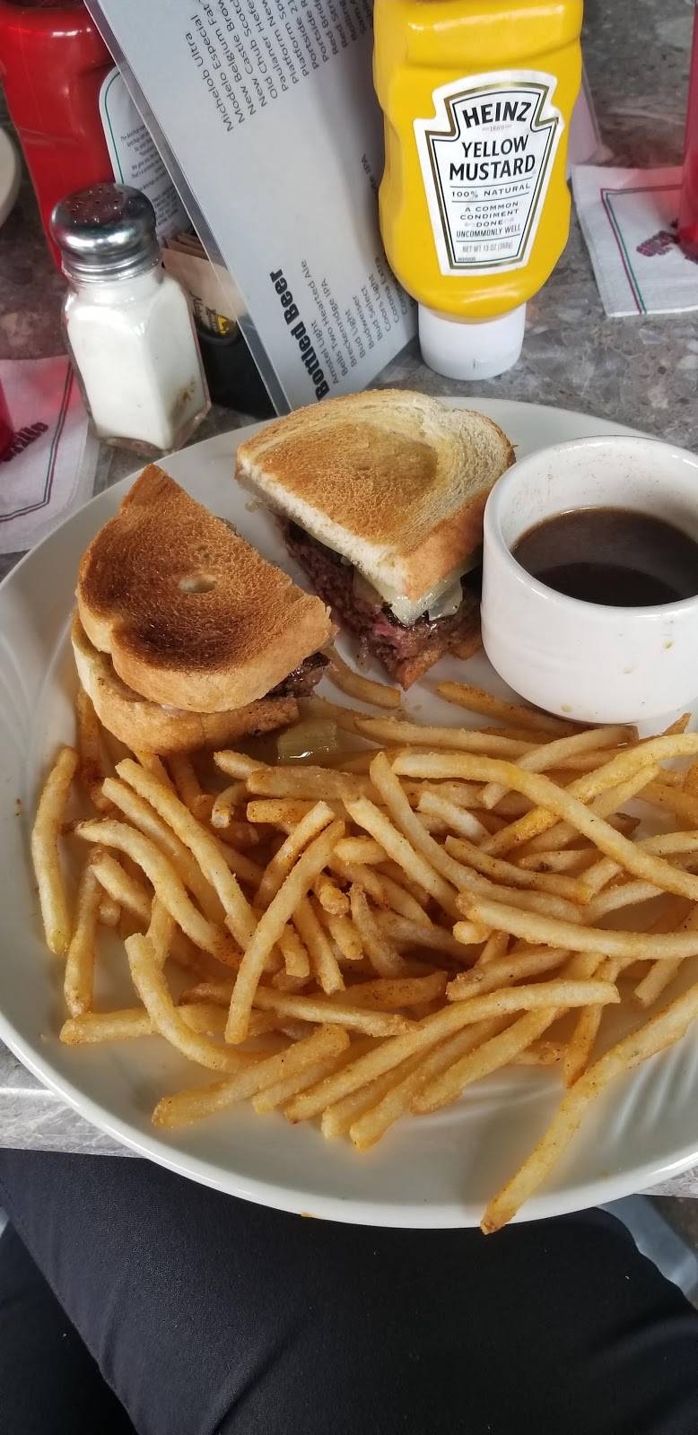 The Rush Inn Bar & Grille | restaurant | 35840 Chester Rd, Avon, OH 44011, USA | 4409373252 OR +1 440-937-3252