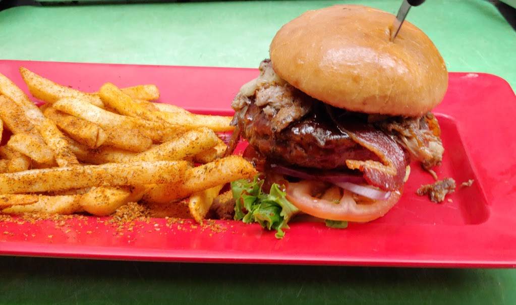 The Varsity Sports Bar And Grill | restaurant | 8112 Beechmont Ave, Cincinnati, OH 45255, USA | 5134743600 OR +1 513-474-3600