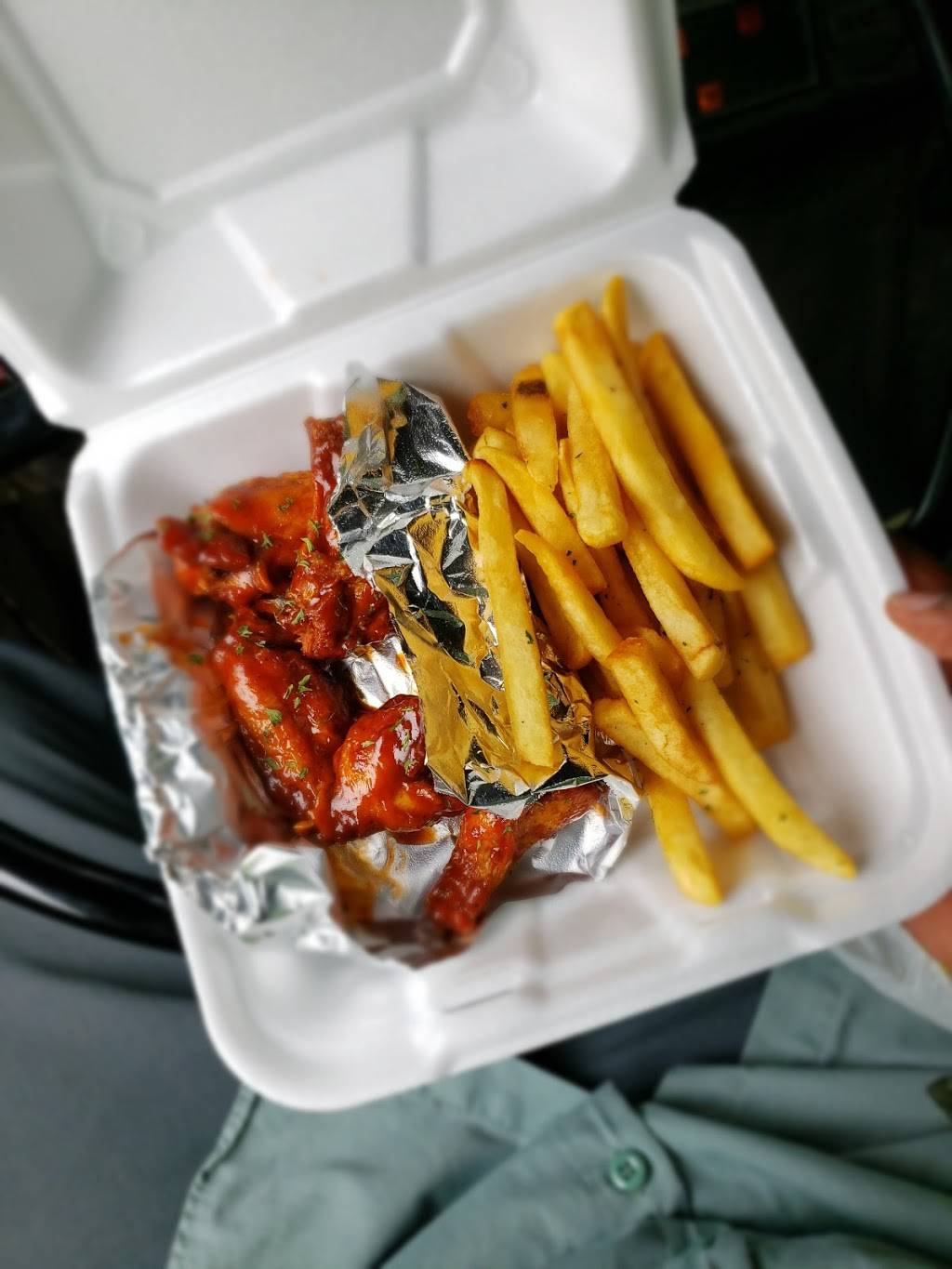 BHW Chicken & Seafood | restaurant | 1612 S Cypress Rd, Pompano Beach, FL 33316, USA | 7542229942 OR +1 754-222-9942