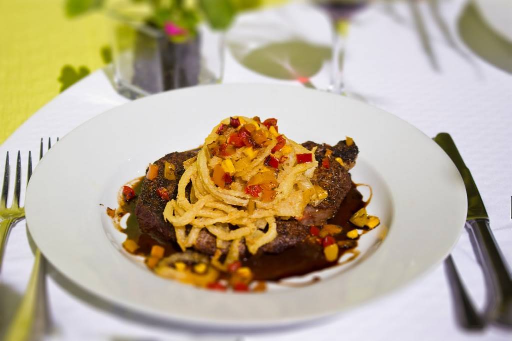 The Real Macaw Restaurant | restaurant | 3275 Bayshore Dr, Naples, FL 34112, USA | 2397321188 OR +1 239-732-1188