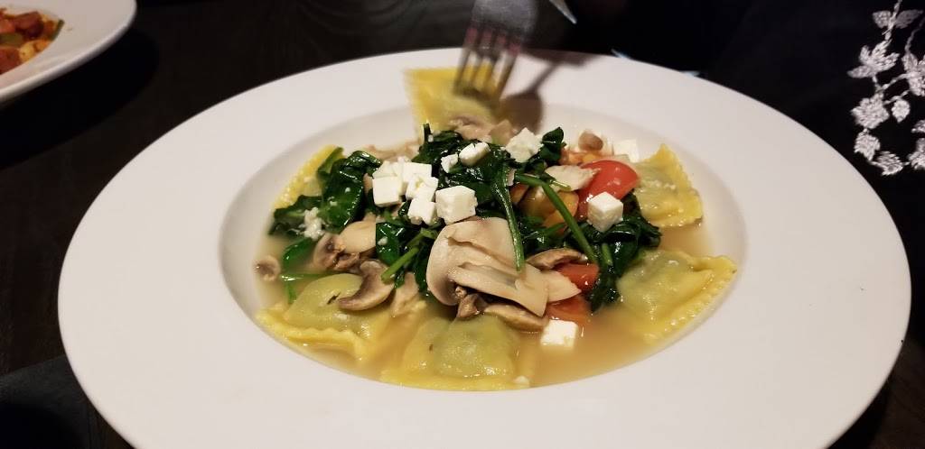 Red Rocks Cafe: Strawberry Hill in South Park | restaurant | 4223 Providence Rd #8, Charlotte, NC 28211, USA | 7043640402 OR +1 704-364-0402