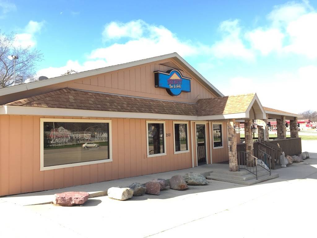 The Hutt Bar & Grill | restaurant | 250 SOUTH US-71, Arnolds Park, IA 51331, USA | 7123328074 OR +1 712-332-8074