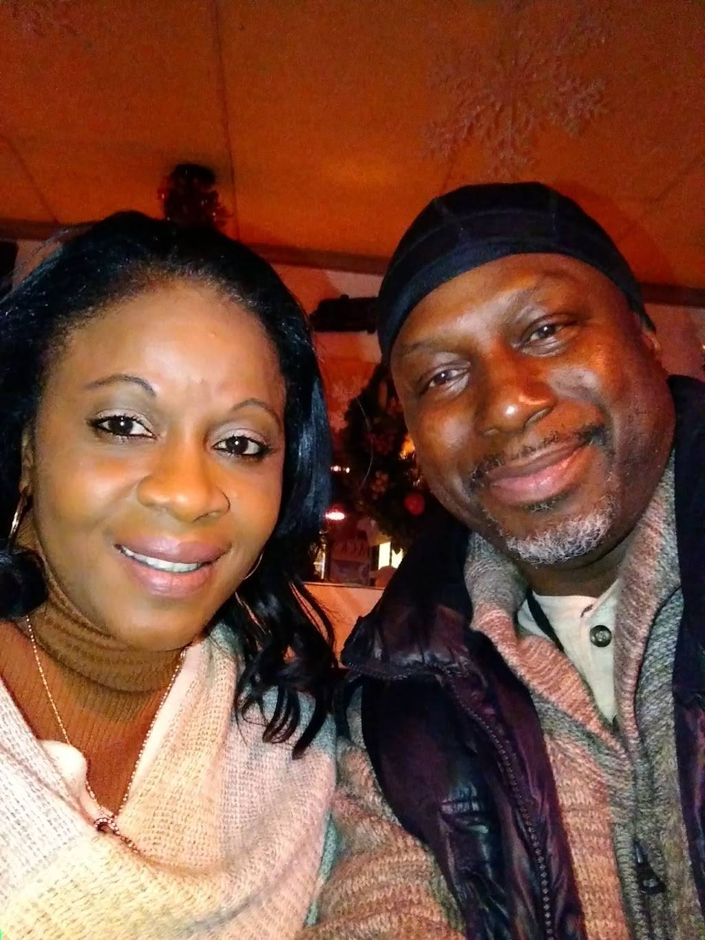 Elbow Room | meal takeaway | 201 W 5th Ave, McKeesport, PA 15132, USA | 4126727900 OR +1 412-672-7900