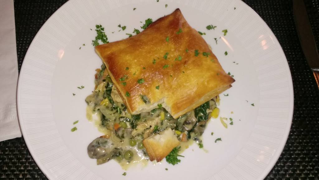 Lucias | restaurant | 20789 Great Falls Plaza, Potomac Falls, VA 20165, USA | 7034444900 OR +1 703-444-4900