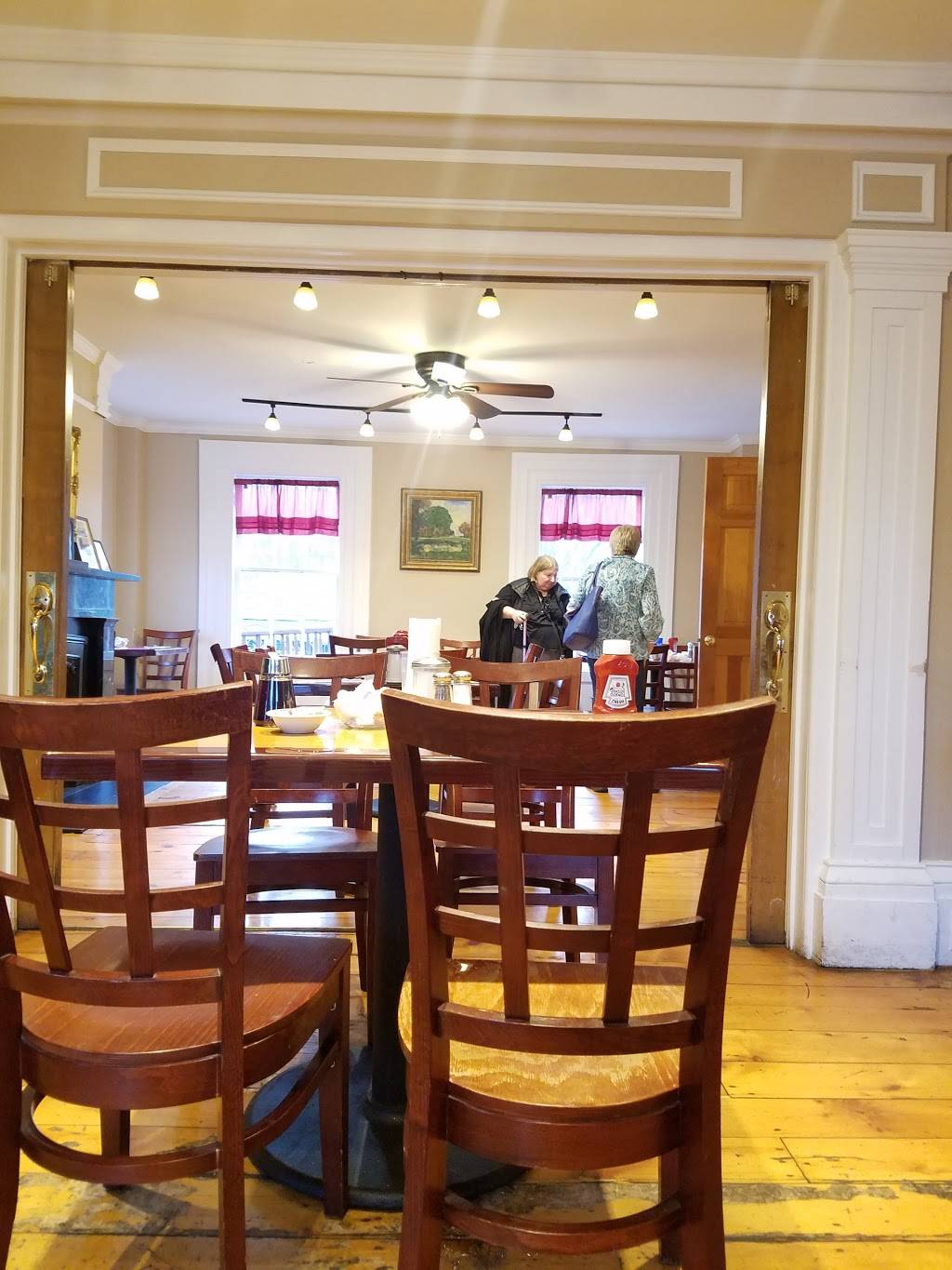 Bettys Country Kitchen | restaurant | 32 W Main St, Washingtonville, NY 10992, USA | 8456145422 OR +1 845-614-5422