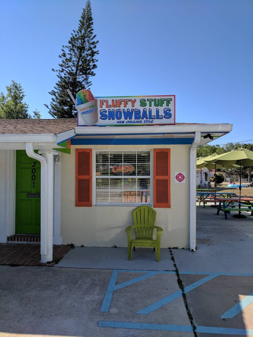 Fluffy Stuff Snowballs & Ice Cream - New Orleans Style | restaurant | 300 W Interlake Blvd, Lake Placid, FL 33852, USA | 8634650935 OR +1 863-465-0935