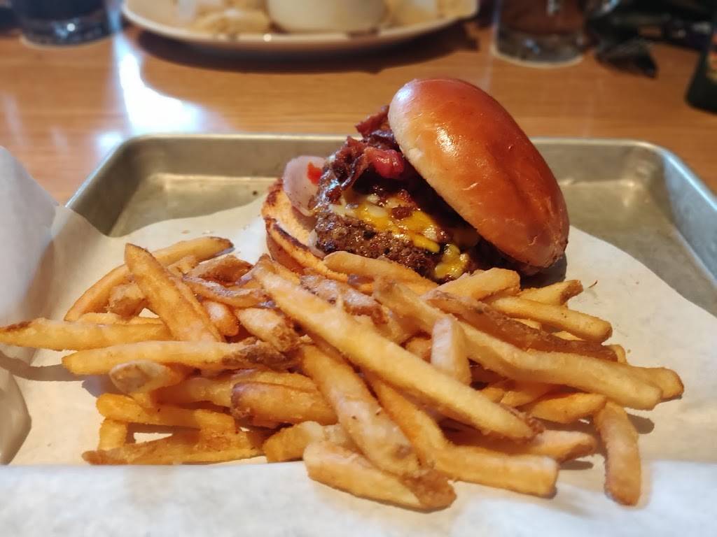 BJs Restaurant & Brewhouse | restaurant | 10690 N De Anza Blvd, Cupertino, CA 95014, USA | 4088656970 OR +1 408-865-6970