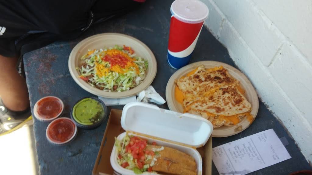 Cucas Mexican Food | restaurant | 527 E State St, Redlands, CA 92373, USA | 9093359557 OR +1 909-335-9557