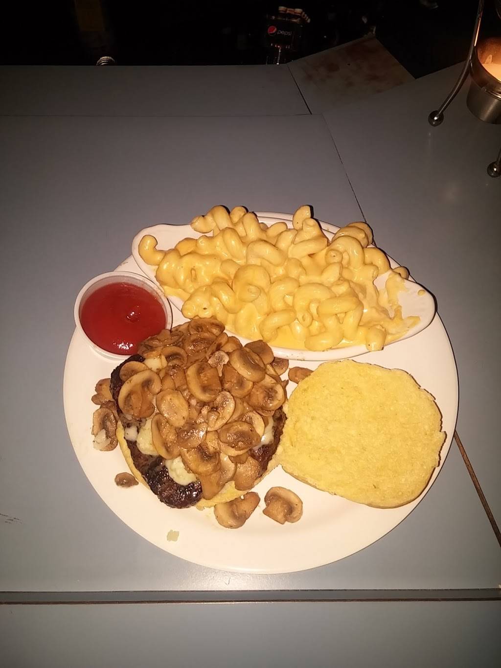 Richards Restaurant and Bar | restaurant | 5305 N 32nd Ave, Wausau, WI 54401, USA | 7156757070 OR +1 715-675-7070