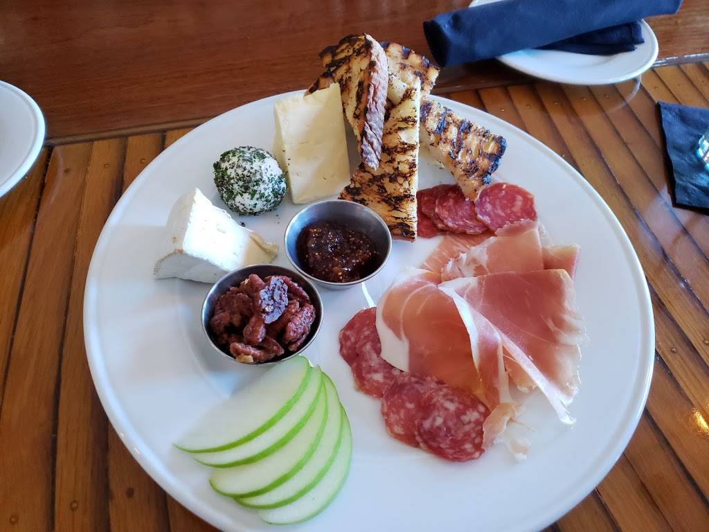 The District Kitchen & Cocktails | restaurant | 1001 N 4th St, Wilmington, NC 28401, USA | 9107696565 OR +1 910-769-6565