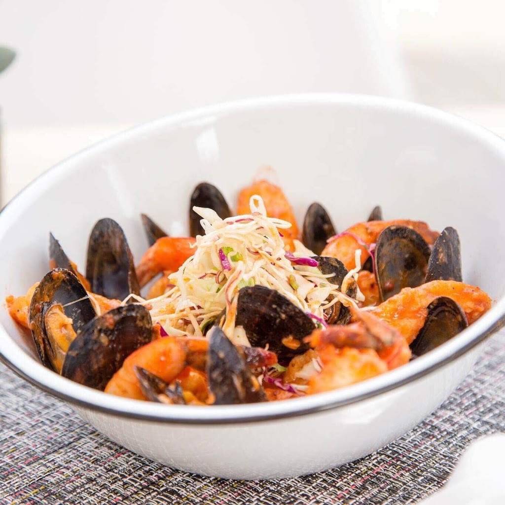 Altiro Latin Fusion-Wheaton | restaurant | 132 N Hale St, Wheaton, IL 60187, USA | 6304800397 OR +1 630-480-0397