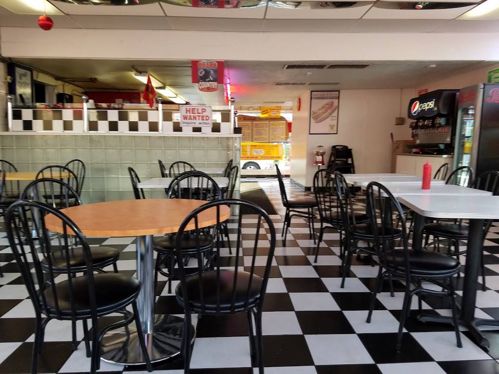 Scoobys Red Hots | restaurant | 4319 Prince St, Downers Grove, IL 60515, USA | 6307691678 OR +1 630-769-1678