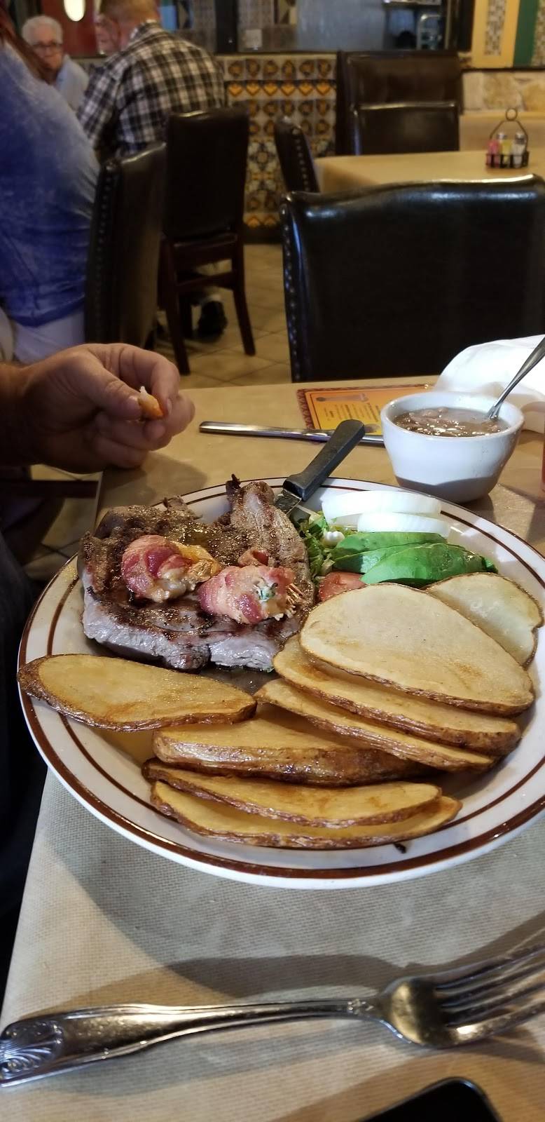 Ernestos Mexican Restaurant | restaurant | 10279 Farm to Market 455 E, Pilot Point, TX 76258, USA | 9406863500 OR +1 940-686-3500