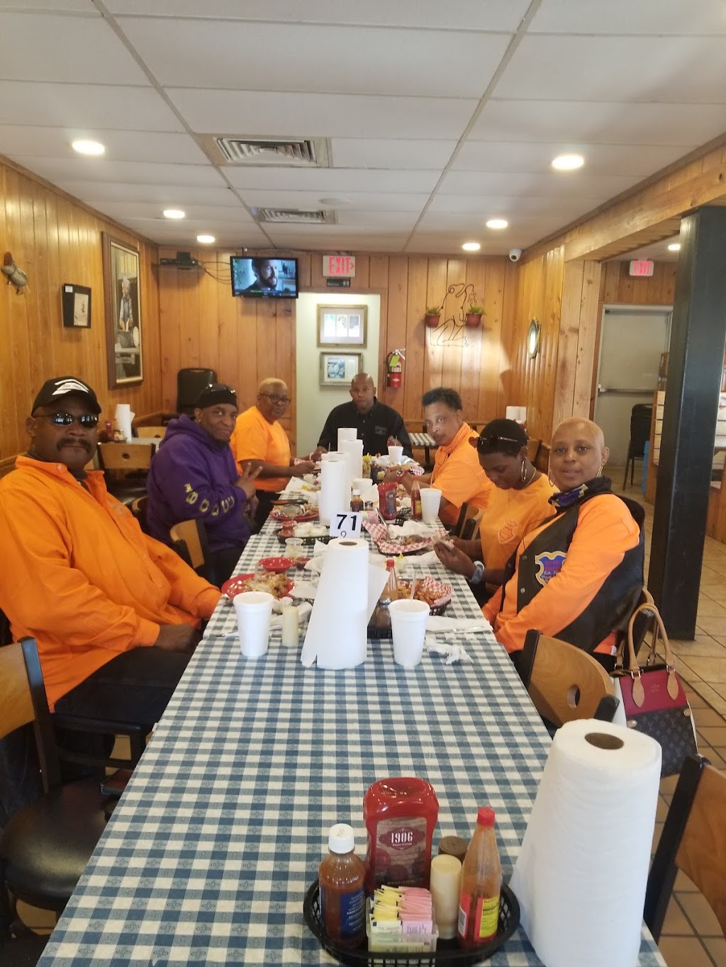 Scotts Catfish & Seafood | restaurant | 2812 Cypress St, West Monroe, LA 71291, USA | 3183876212 OR +1 318-387-6212