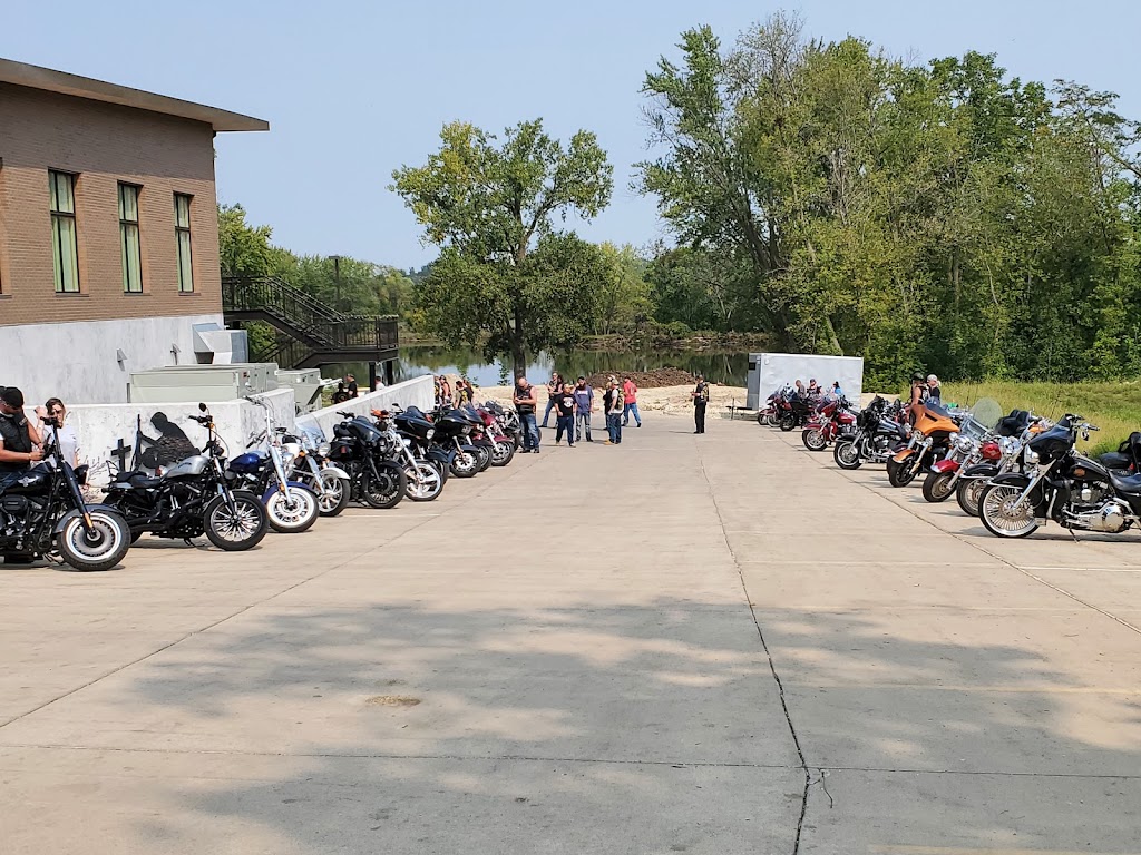 Waverly Area Veterans Post (WAVP) | restaurant | 1300 4th St NW, Waverly, IA 50677, USA | 3194839287 OR +1 319-483-9287