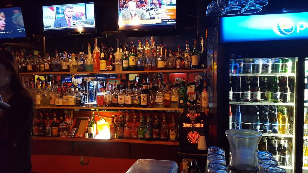 Tanks Pub & Grill | restaurant | 129 W Veterans Memorial Blvd, Killeen, TX 76541, USA | 2542002530 OR +1 254-200-2530