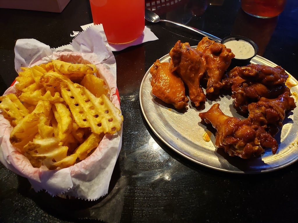 Pluckers Wing Bar | restaurant | 92 NE Interstate 410 Loop, San Antonio, TX 78216, USA | 2109669464 OR +1 210-966-9464