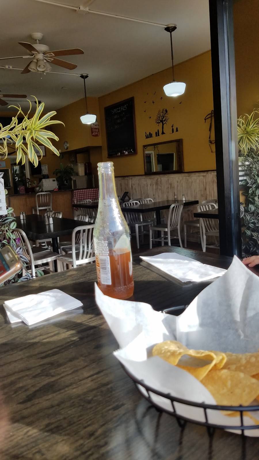 La Granja Restaurante | restaurant | 3047 N Cicero Ave, Chicago, IL 60641, USA | 7736853323 OR +1 773-685-3323