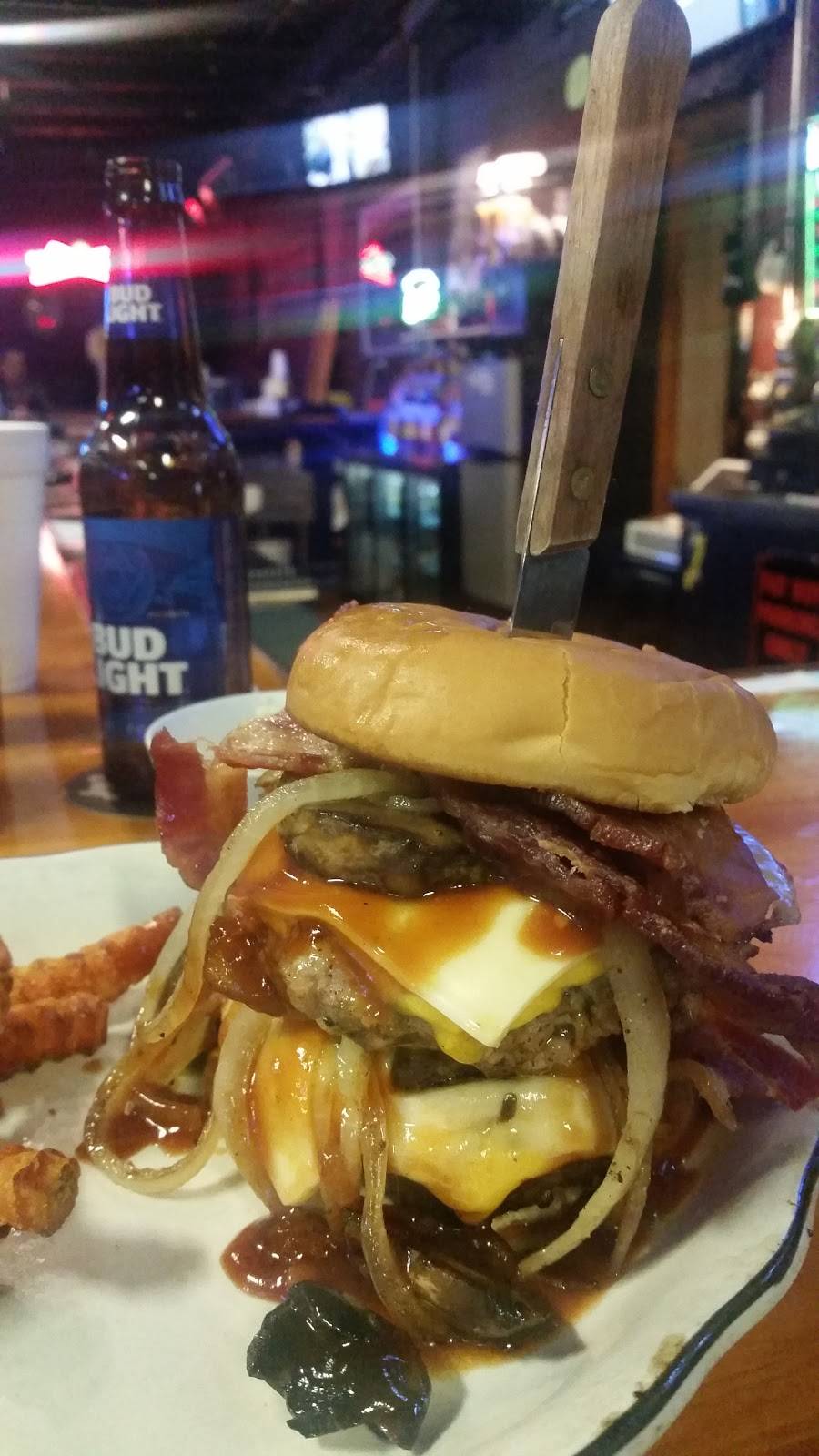 Fatboyz Bar & Grill | restaurant | 609 Lincolnway W, Ligonier, IN 46767, USA | 2608944640 OR +1 260-894-4640