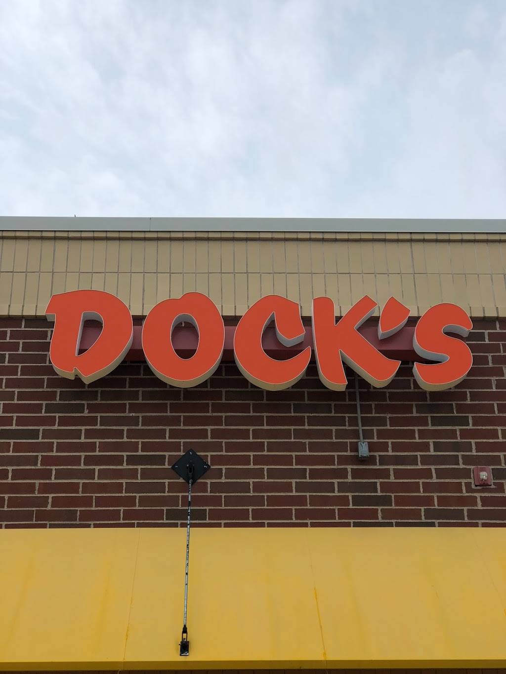 Docks | restaurant | 321 E 35th St, Chicago, IL 60616, USA | 3129292336 OR +1 312-929-2336