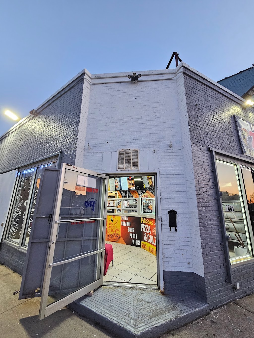 zizos pizza | restaurant | 7801 Michigan Ave, Detroit, MI 48210, USA | 3139147140 OR +1 313-914-7140