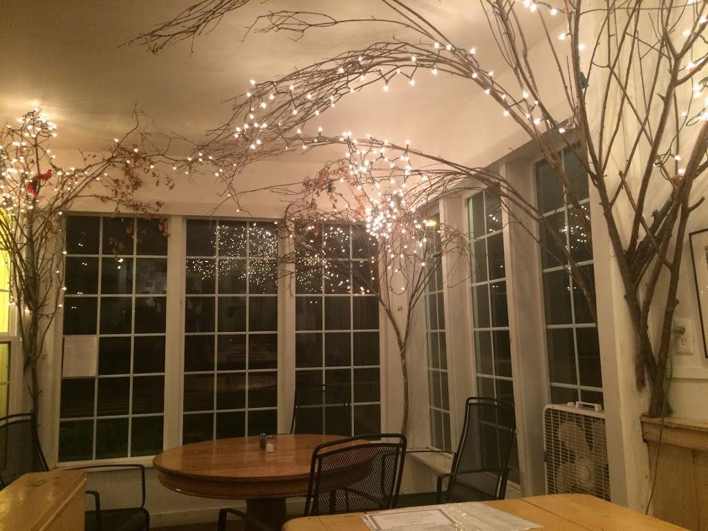 Readfield Emporium | restaurant | 1146 Main St, Readfield, ME 04355, USA | 2076857348 OR +1 207-685-7348