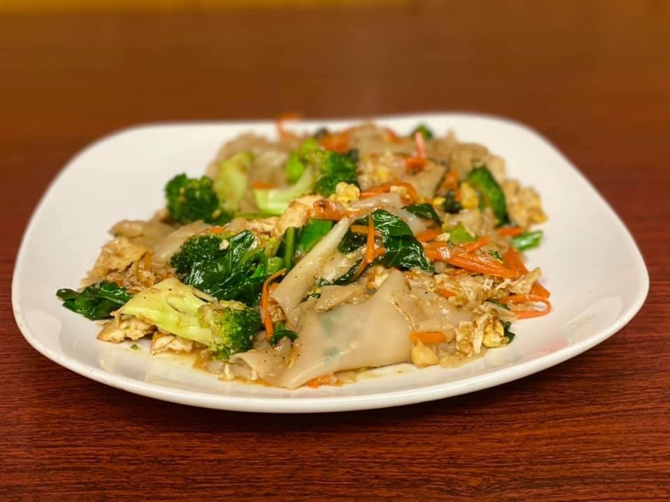 Yummis Cuisine | restaurant | 1908 Campbell Rd, La Crosse, WI 54601, USA | 6085191524 OR +1 608-519-1524