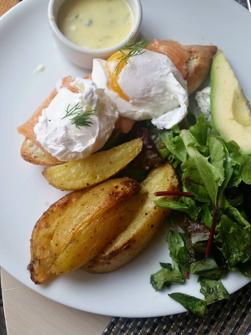 Fig & Olive | restaurant | 104 E Oak St, Chicago, IL 60611, USA | 3124450060 OR +1 312-445-0060