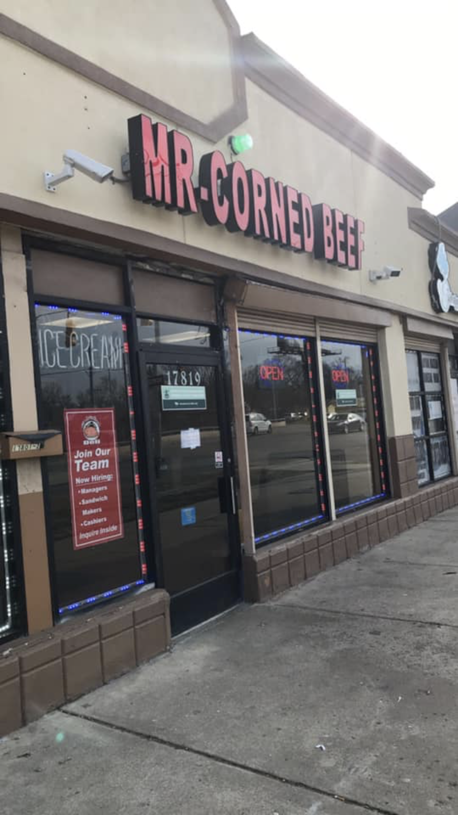 Mr. Corned Beef | restaurant | 17819 W Seven Mile Rd, Detroit, MI 48235, USA | 3132466146 OR +1 313-246-6146