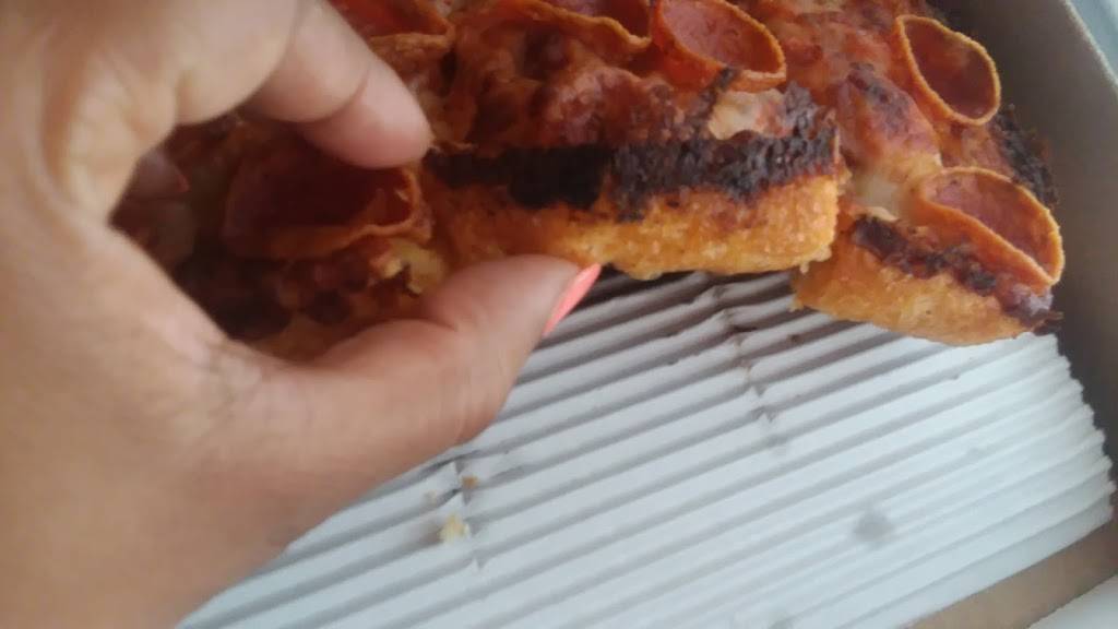 Sams Sorrento Pizza | restaurant | 22910 Harper Ave, St Clair Shores, MI 48080, USA | 5867767530 OR +1 586-776-7530