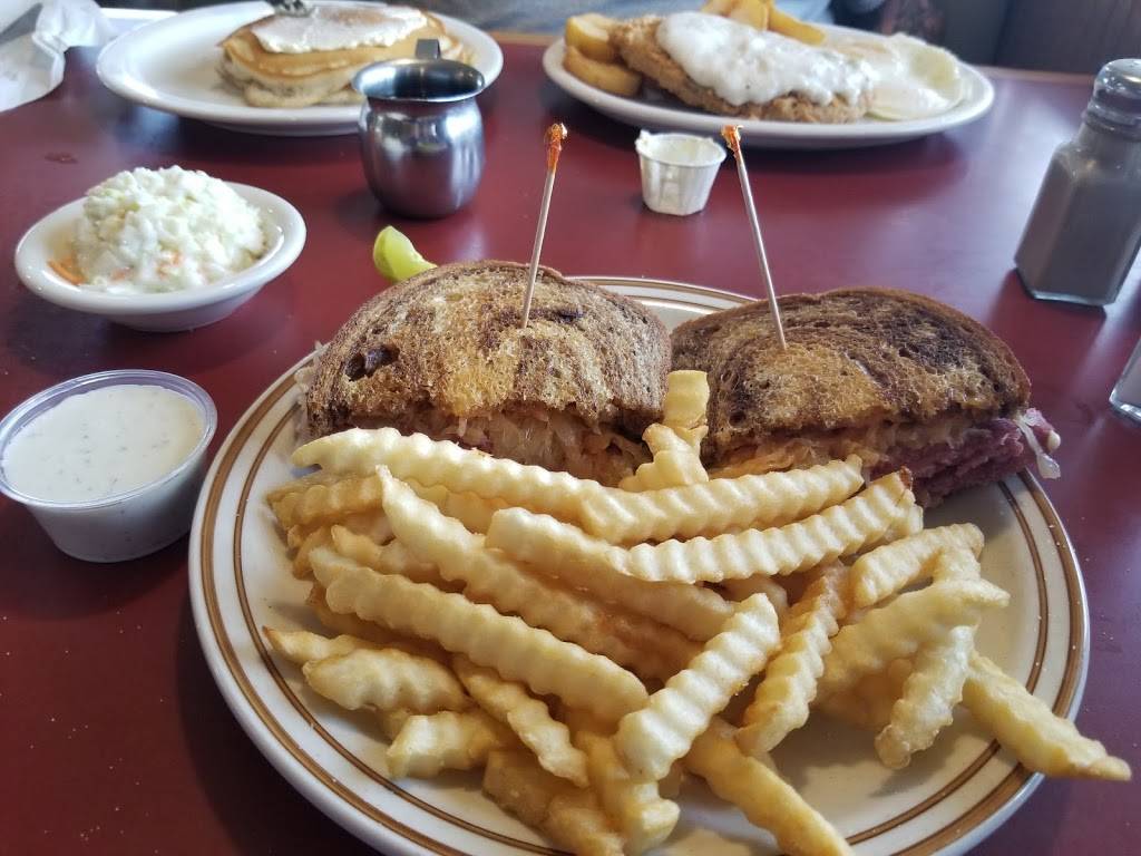 Gabbys | restaurant | 1385 E Pershing Rd, Decatur, IL 62526, USA | 2178771955 OR +1 217-877-1955