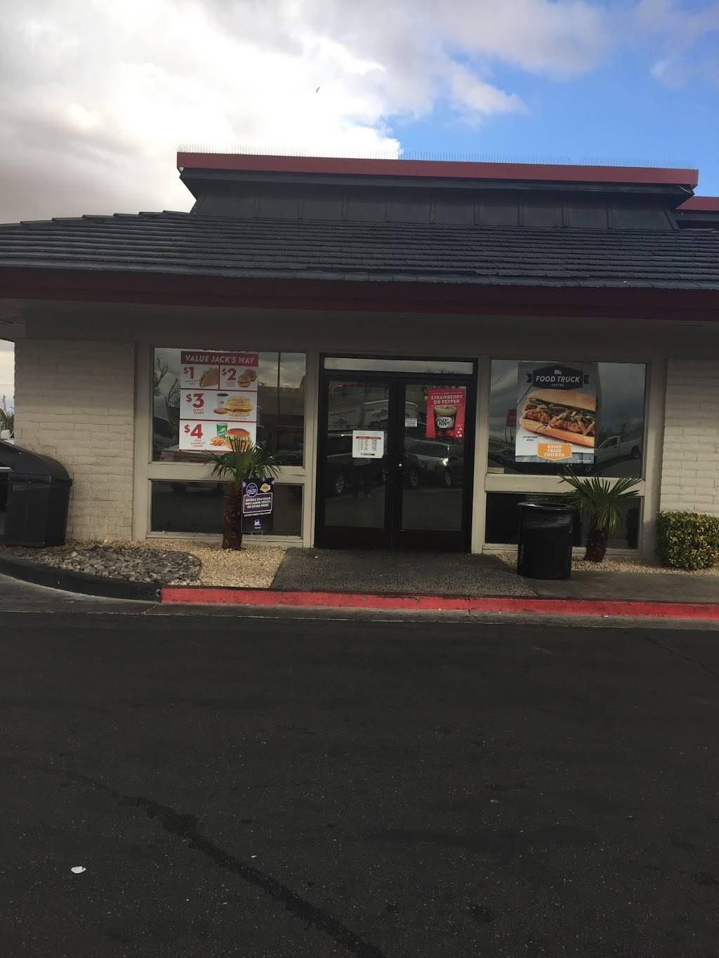 Jack in the Box | restaurant | 17378 Main St, Hesperia, CA 92345, USA | 7609481353 OR +1 760-948-1353