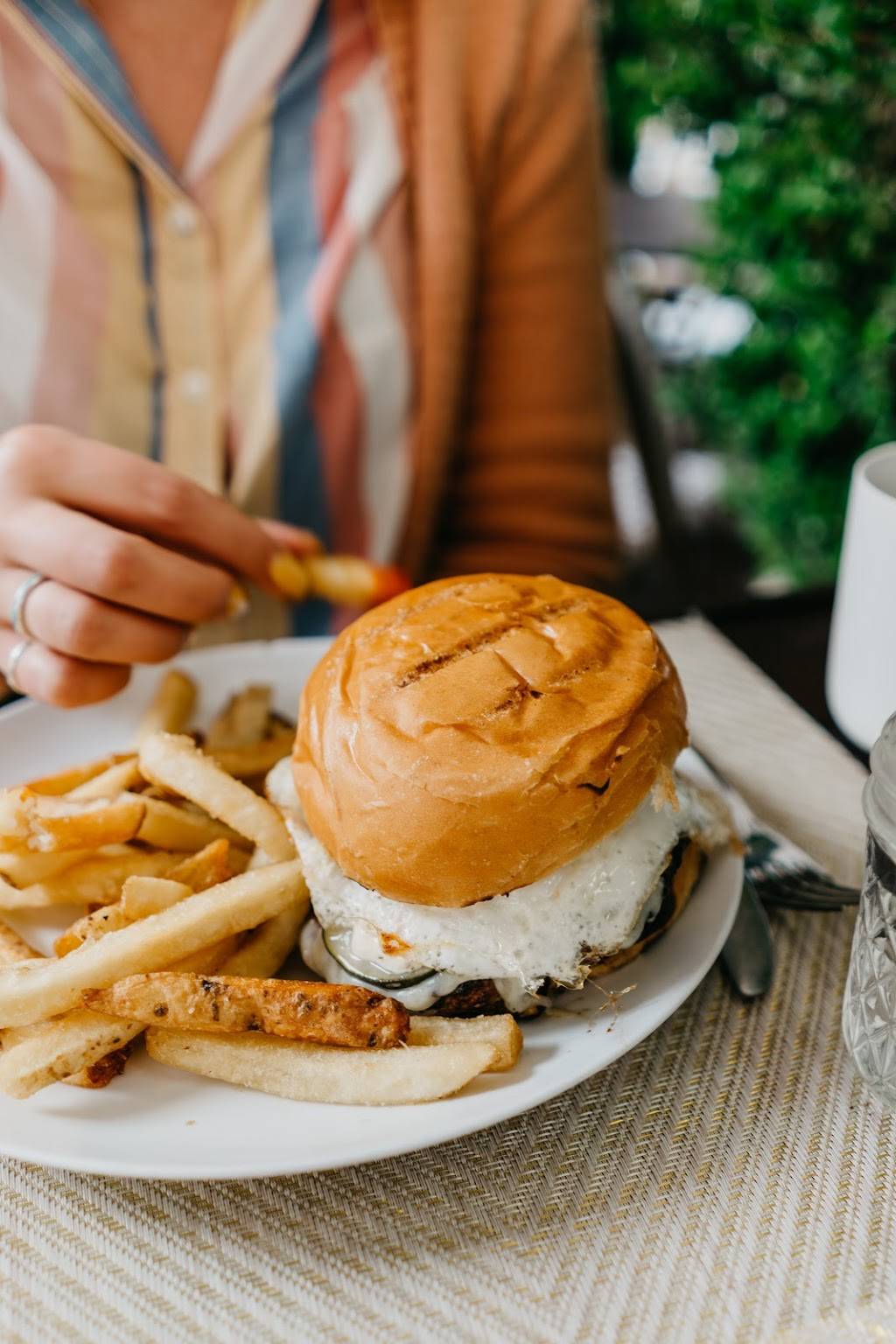 Scarlett Begonia | restaurant | 11 W Victoria St #10, Santa Barbara, CA 93101, USA | 8057702143 OR +1 805-770-2143