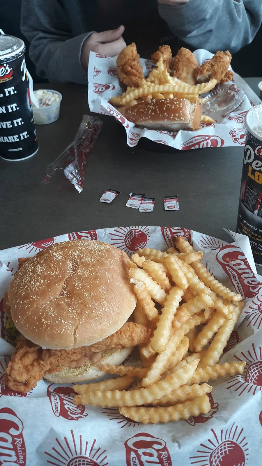 Raising Canes Chicken Fingers | meal takeaway | 9581 Sawmill Pkwy, Powell, OH 43065, USA | 6143894968 OR +1 614-389-4968