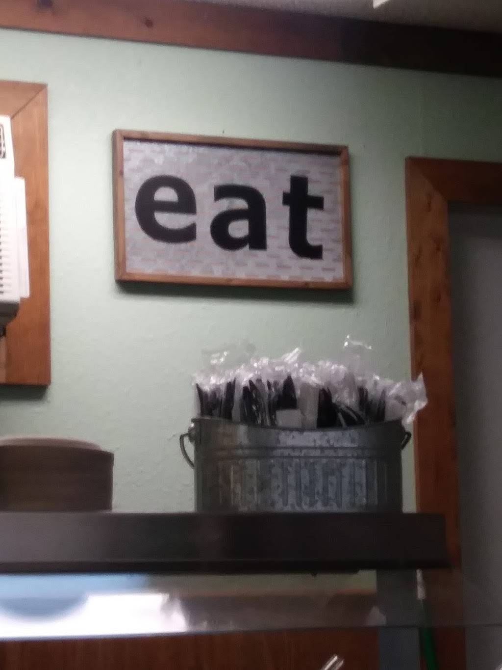 Lil Jim’s Country Cafe | restaurant | 1203 Heickman Rd, Somerset, TX 78069, USA | 8304291009 OR +1 830-429-1009