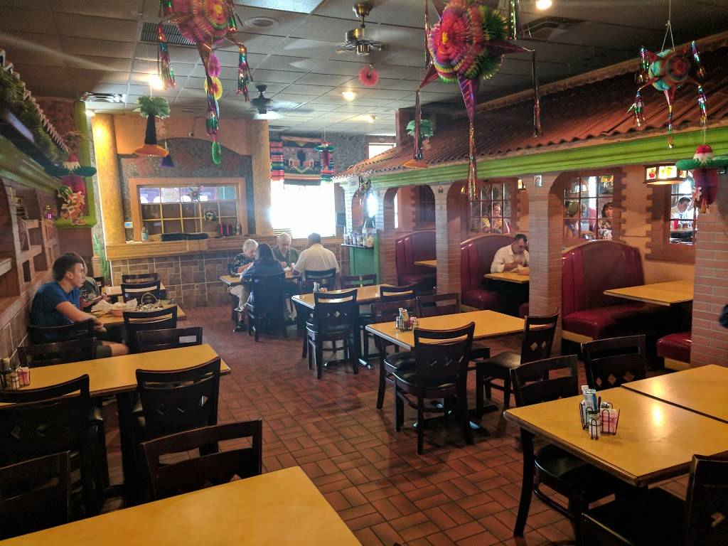 El Maguey | restaurant | 2201 N Belt Hwy, St Joseph, MO 64506, USA | 8162325601 OR +1 816-232-5601