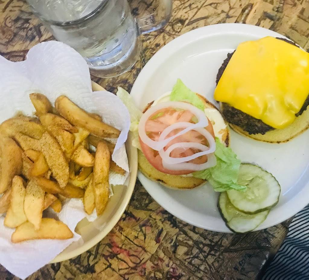 Cavalier Store | restaurant | 2920 Rivermont Ave, Lynchburg, VA 24503, USA | 4348453837 OR +1 434-845-3837