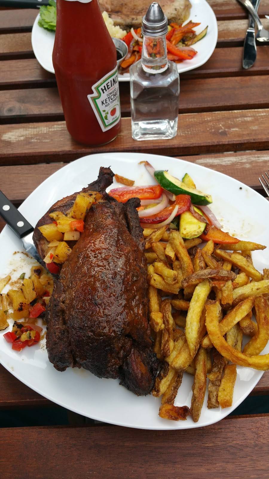 Birdys Fine Casual Dining | restaurant | 449 Dundas St W, Belleville, ON K8P 1B6, Canada | 6137790856 OR +1 613-779-0856