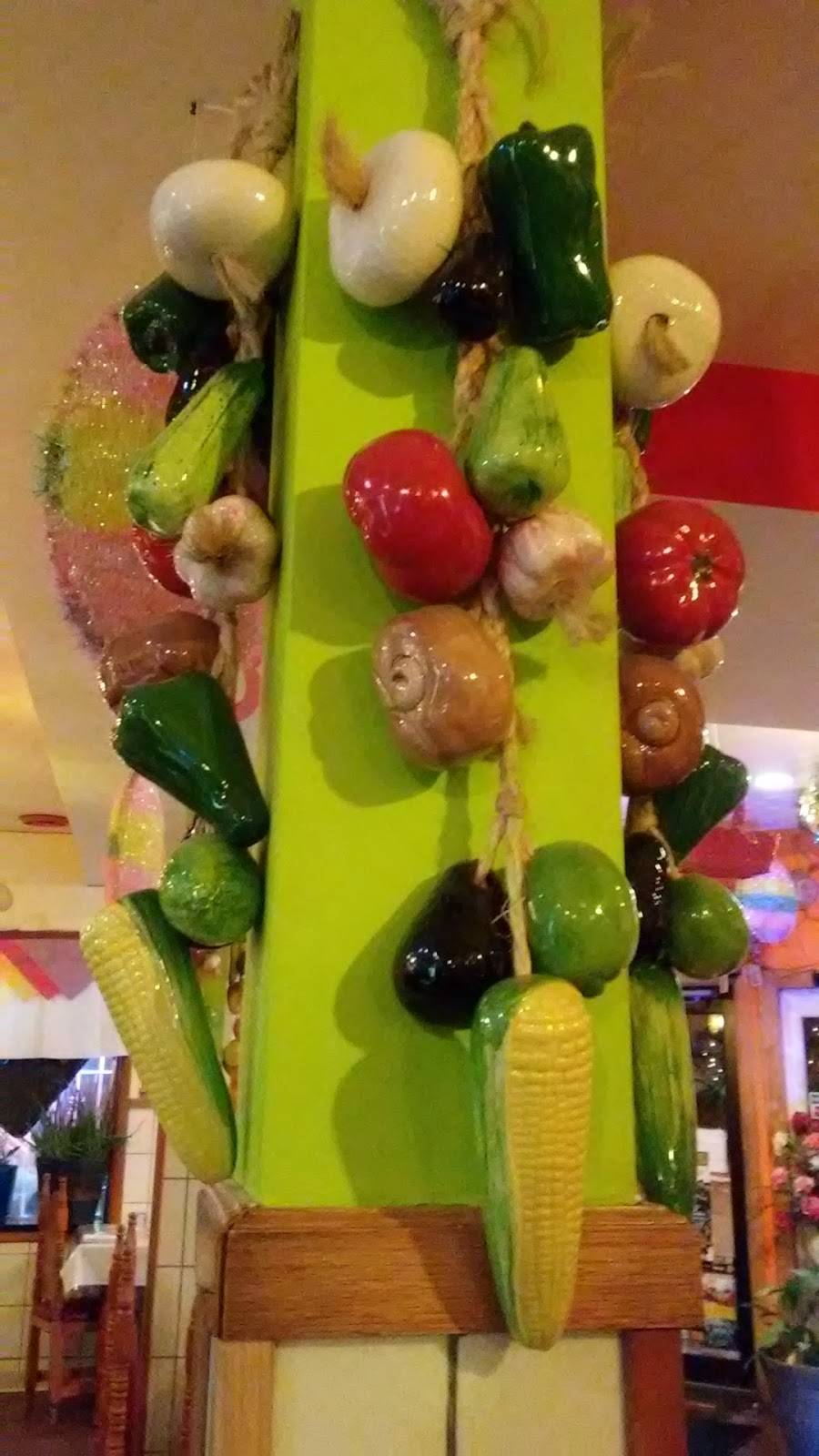 Yolandas Restaurant | restaurant | 3058 S Central Park Ave, Chicago, IL 60623, USA | 7737996667 OR +1 773-799-6667