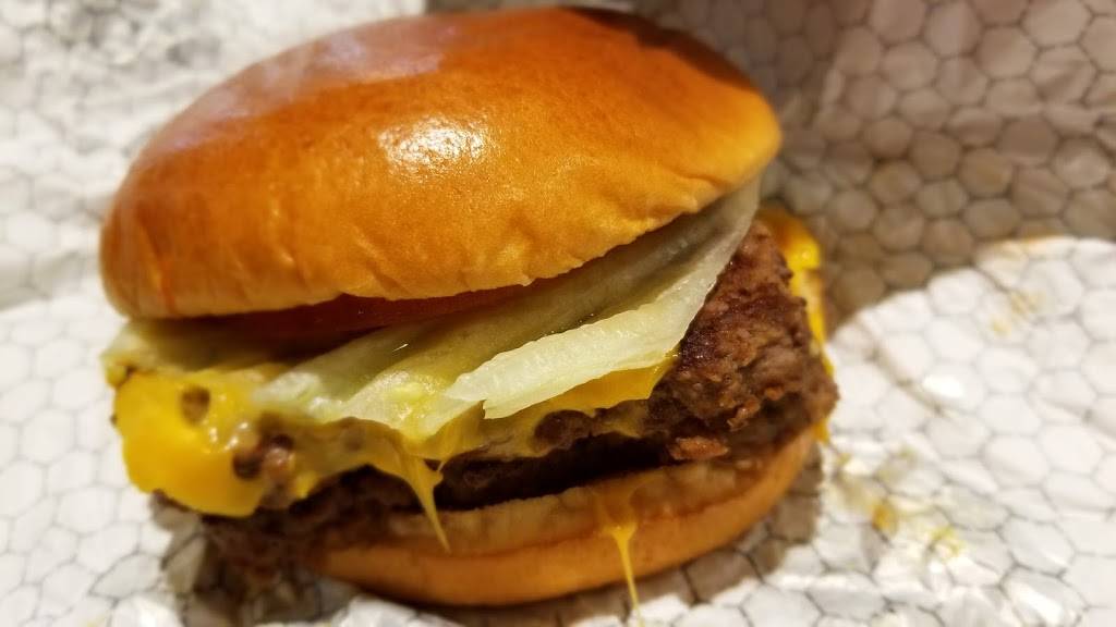 Wendys | restaurant | 1569 The Queensway, Etobicoke, ON M8Z 1T8, Canada | 4162517991 OR +1 416-251-7991