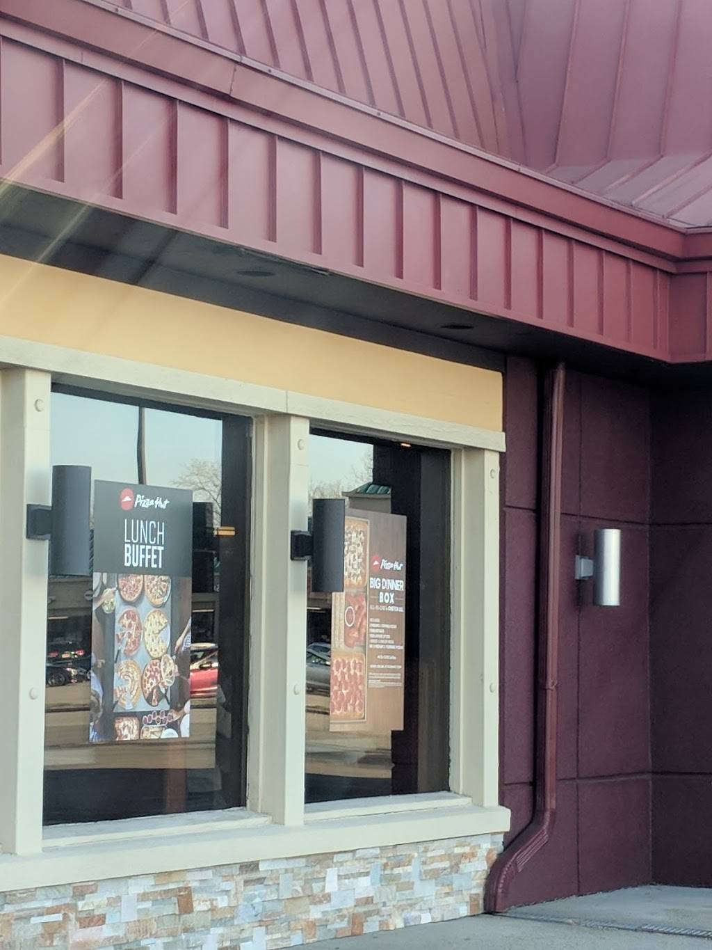 Pizza Hut | restaurant | 214 E Rte 59, Nanuet, NY 10954, USA | 8456242203 OR +1 845-624-2203