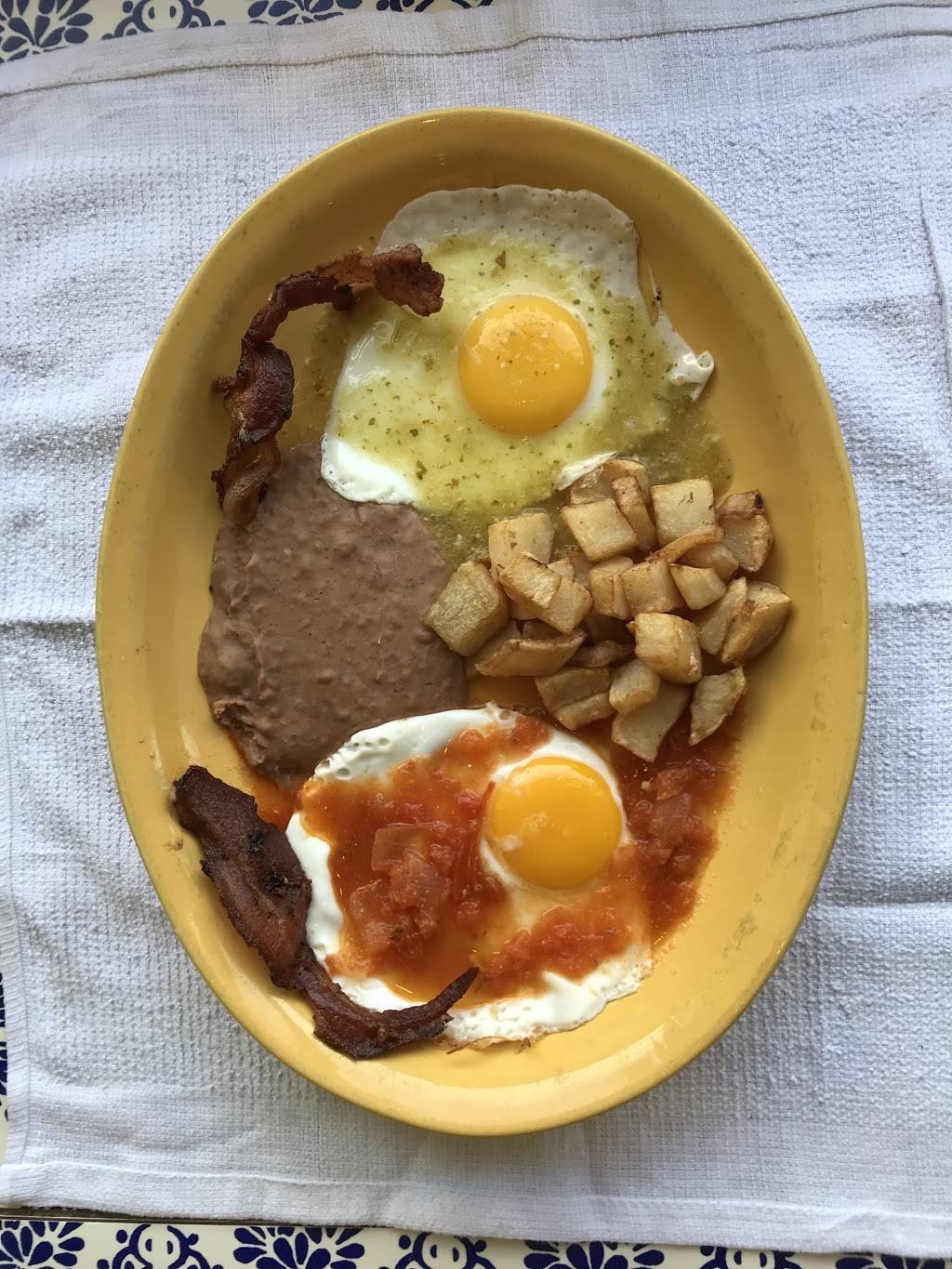 Carmelitas | restaurant | 2218 Broadway St, San Antonio, TX 78215, USA | 2102245540 OR +1 210-224-5540