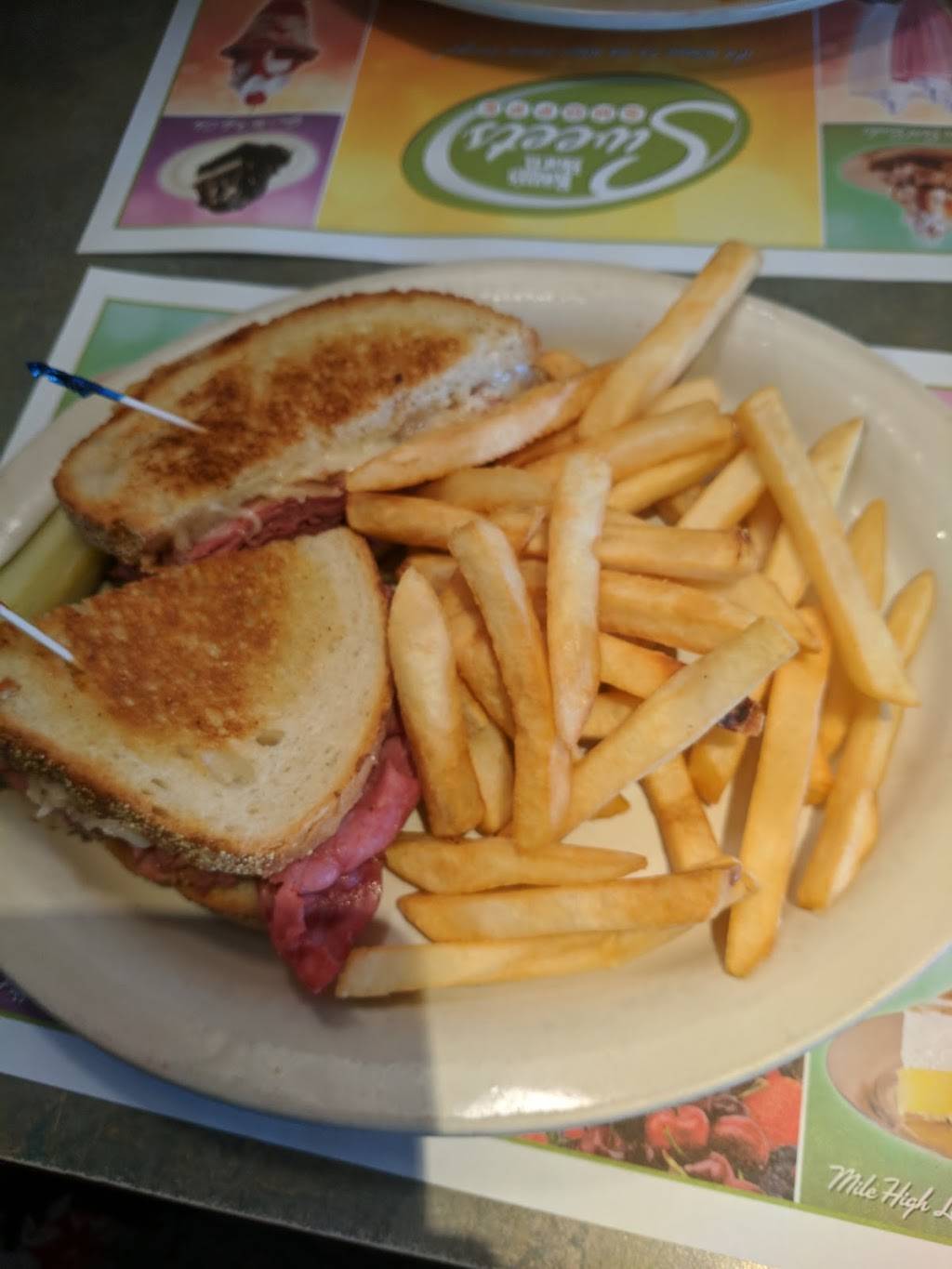 Rams Horn Restaurant | restaurant | 29220 Gratiot Ave, Roseville, MI 48066, USA | 5867771440 OR +1 586-777-1440